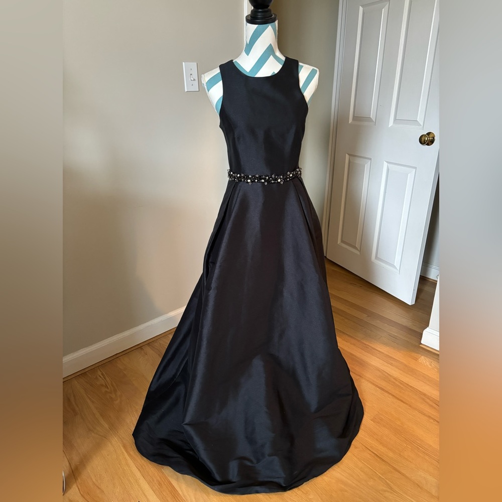 Gorgeous Monique Lhuillier Jadore gown in black